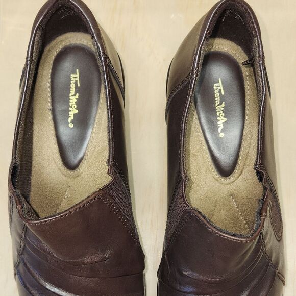 Thom McAn Dark Brown Loafers Women 8 Leather Heeled Shoe Slip-On - Picture 4 of 10